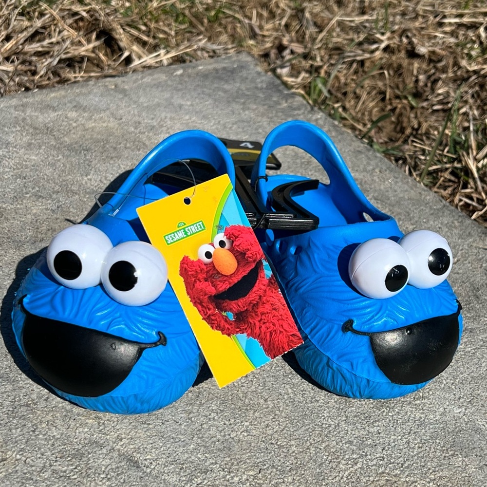NWT Ground up Kid’s unisex Cookie Monster Sesame Street size 4 shoes S 148